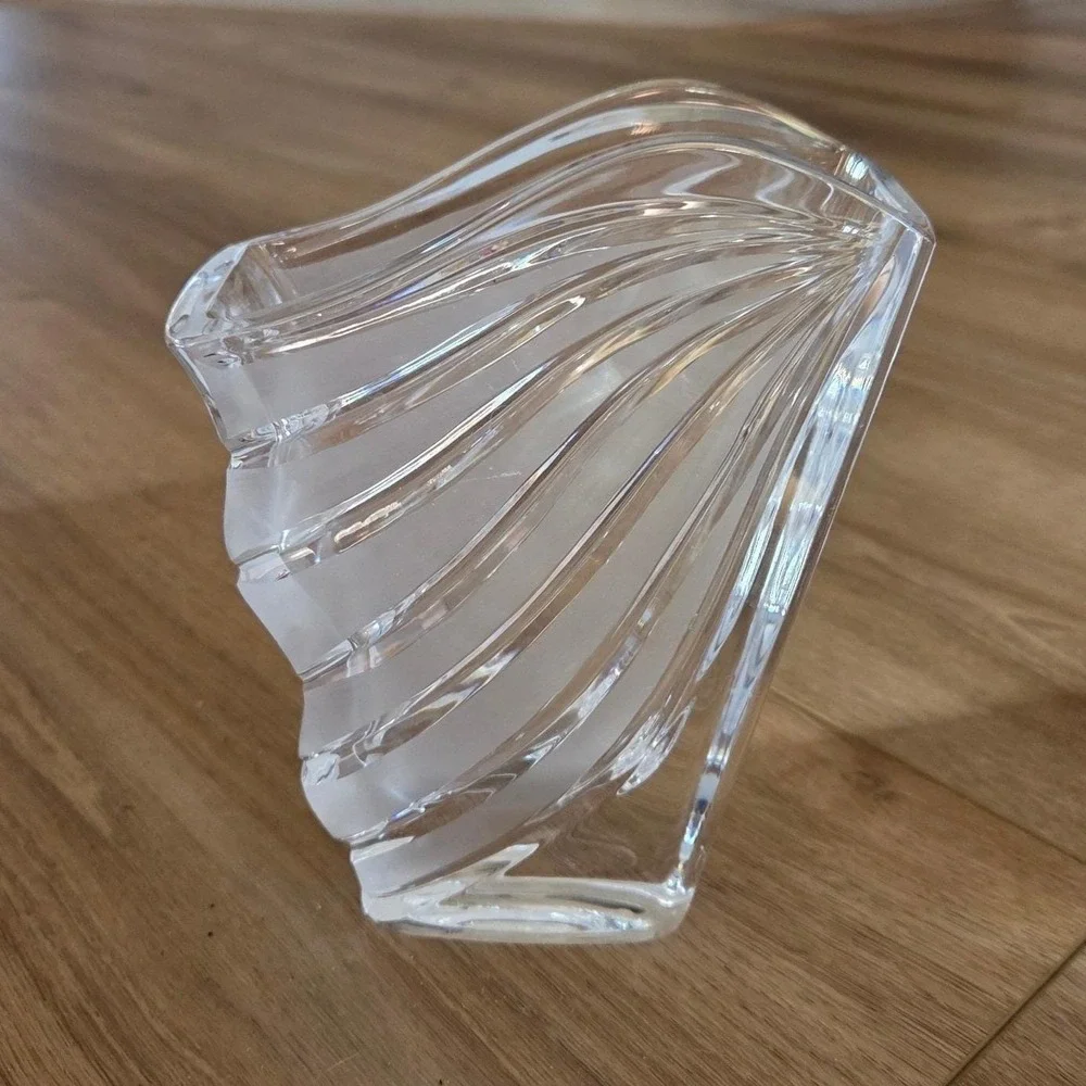 Vintage Art Deco Fan‎ Swirl Frosted Crystal Vase Decorative Accent Piece